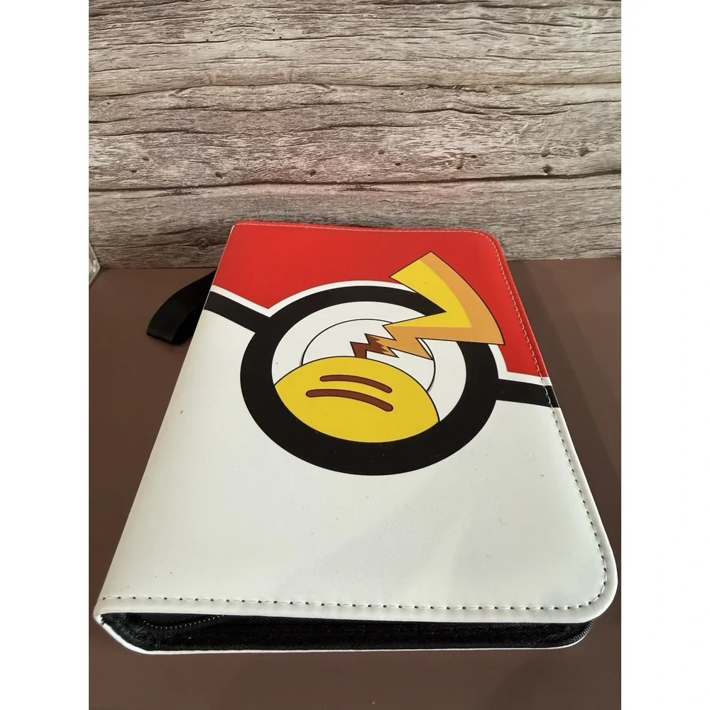 Pokémon Collection Book With 200 Pokémon Cards.